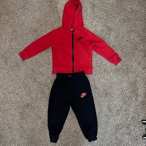 NIKE Sweatsuit